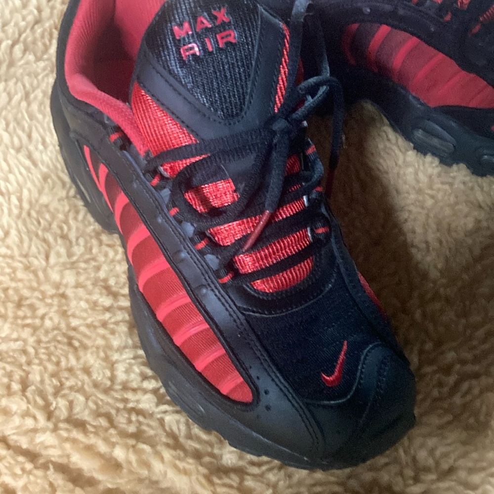 Nike Black and Red Sneakers Sporty Design